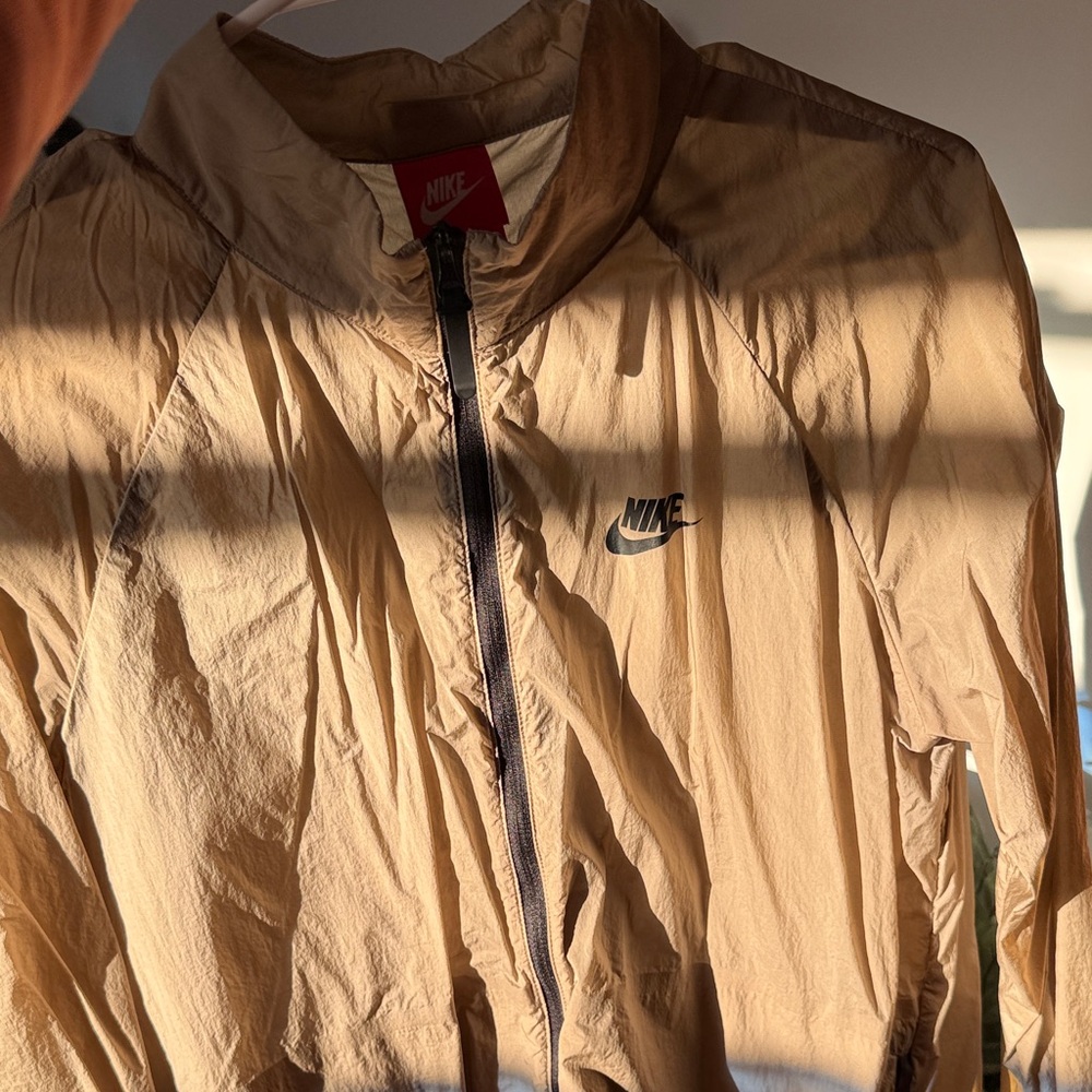 Nike woman’s Windbreaker Jacket - Picture 2 of 7
